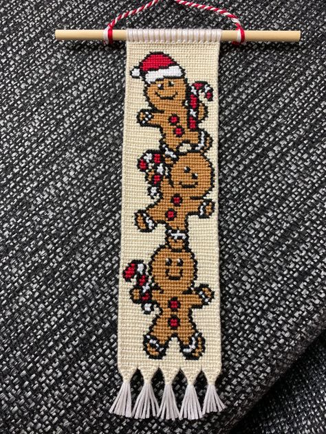 Alpha pattern #112570 | BraceletBook Alpha Bracelet Pattern Bookmark, Christmas Friendship Bracelet Patterns, Christmas Friendship Bracelets, Christmas Alpha Patterns, Christmas Bracelet Pattern, Bracket Patterns, Alpha Bracelet Pattern, Bracelet Video, Alpha Bracelets