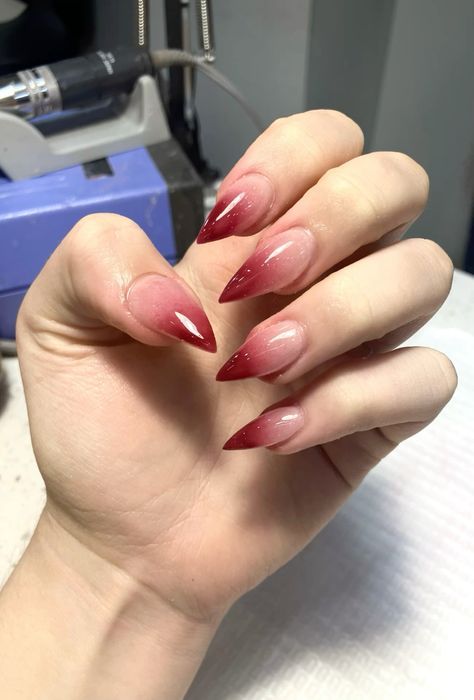 Nails Design Red And White, Red Ombre Tip Nails, Pointy Ombre Nails, Red Nail Designs Ombre, Red Tip Ombre Nails, Ombre Stiletto Nails Short, Ombre Nail With Design, Goth Ombre Nails, Pointy Acrylic Nails Designs