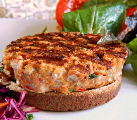 Frozen Salmon Burgers, Healthy Salmon Burgers, Burger Healthy, Basil Mayo, Grilled Salmon Burgers, Dishing Out Health, Salmon Burger Recipe, Fennel Slaw, Herb Salmon