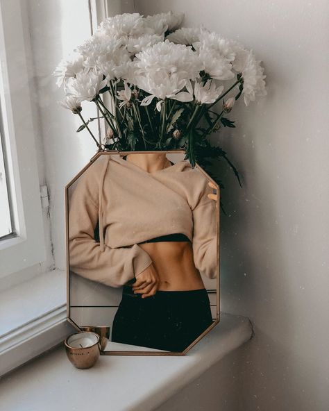 Lifestyle Instagram Ideas, Instagram Home Photo Ideas, Photo With Flowers Instagram, Instagram Lifestyle Photos, Lifestyle Photography Women, Photographie Art Corps, Ig Aesthetic, Flower Photoshoot, Self Portrait Photography