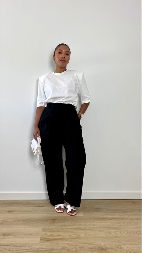 Black White Converse Outfit, Medium Sized Women Outfits, Black Dress Pants Outfits, Dress Pants Outfits, Minimalistic Fashion, Cute Professional Outfits, Smart Wear, Money Outfit, Work Fits