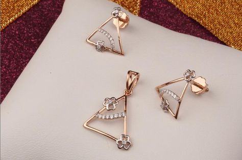 Saved by radha reddy garisa Pendent Set Gold Light Weight, Pendent Set Gold, Large Diamond Stud Earrings, Simple Diamond Jewelry, Armlet Gold, Birthstone Jewelry Mothers, Quinceanera Jewelry, Pendent Set, Tiny Jewelry