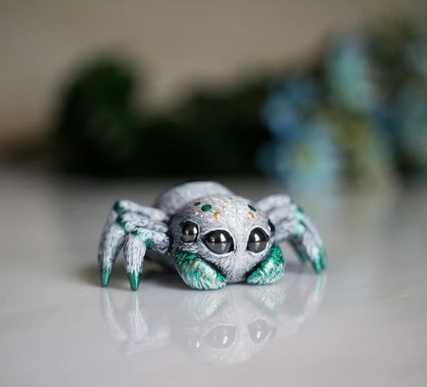 Fimo Halloween, Clay Monsters, Cute Spider, Halloween Clay, Polymer Clay Figures, Clay Diy Projects, Polymer Clay Sculptures, Cute Polymer Clay, Clay Figurine