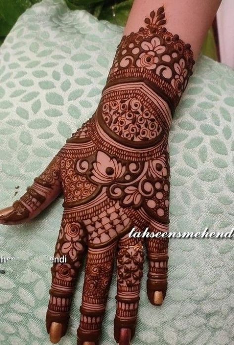 #mehndi #henna #wedding #hennaart #hennaartist #mehndidesigns #hennatattoo #mehendi #mehndidesign #hennadesign #mehndiartist #hennadesigns #mehndiart #bride #bridalhenna #hennainspire #art #hennalove #indianwedding #bridalmehndi #bridal #mehandi #love #hennawedding #pakistaniwedding #hennainspo #mehndilove #whitehenna #mehndibride #hennainspiration Full Hand Mehndi Designs Back Side, Simple And Beautiful Mehndi Designs, Mehndi Designs For Back Hand, Mehndi Designs For Back, Henna Tattoo Design, Finger Mehndi, Beautiful Mehndi Designs, Tattoos Henna, Henna Hand