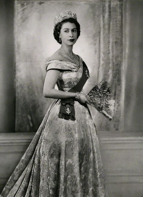 Queen Elizabeth Portrait, Elizabeth Philip, Young Queen Elizabeth, Rainha Elizabeth Ii, Hm The Queen, Reine Elizabeth, Elisabeth Ii, Princess Elizabeth, Royal Queen