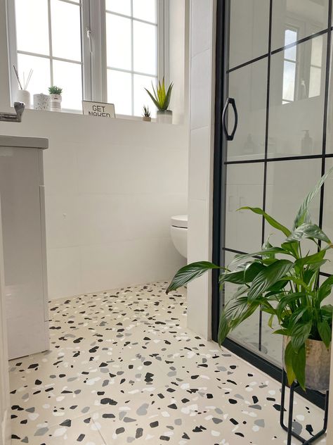 Before and after: this beige bathroom has had a terrazzo glow-up – on a serious budget! | Real Homes Terrazzo Tile Bathroom Floor, Diy Terrazzo Floor, Terrazzo Tile Bathroom, Beige And Black Bathroom, Tile Hacks, Terazzo Floor, Diy Terrazzo, Toilet Room Decor, Terrazzo Floor