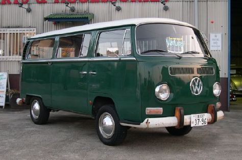 Old school dark green VW van.. Green Volkswagen Bus, Forest Green Car, Pickles Aesthetic, Green Camper Van, Green Vw Bus, Old Volkswagen Van, Volkswagen Campervan, Hippie Vans, Bedford Van