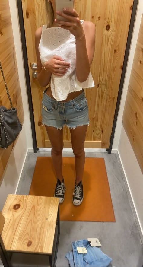 Hot Summer Outfits, Levis Shorts, Cool Girl Outfits, Fits Aesthetic, Daily Outfit Inspiration, Fire Fits, Eclectic Fashion, Stockholm Fashion, Style Summer