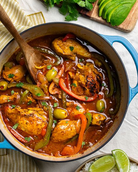 Pollo Guisado Pollo Guisado Slow Cooker, Polo Guisado, Pollo Guisado Recipe, Dominican Recipes, Meals Ideas, Spanish Recipes, Savory Meals, Weekday Meals, Braised Chicken