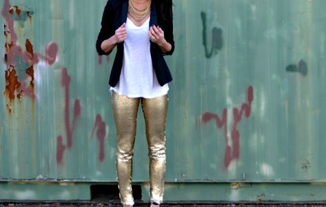 New Year’s Eve Attire , gold sequins pants, sequins leggings outfit. Gold Leggings Outfit, Silver Leggings Outfit, Sequins Leggings Outfit, Gold Pants Outfit, Gold Sequin Pants, Sequins Pants, The Sister Studio, Outfits Leggins, Sister Studio