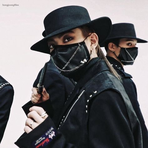 Bias Kpop, Hongjoong Ateez, Concert Aesthetic, E Boy, Woo Young, Black Mask, Kim Hongjoong, Korean Music, Photo Instagram