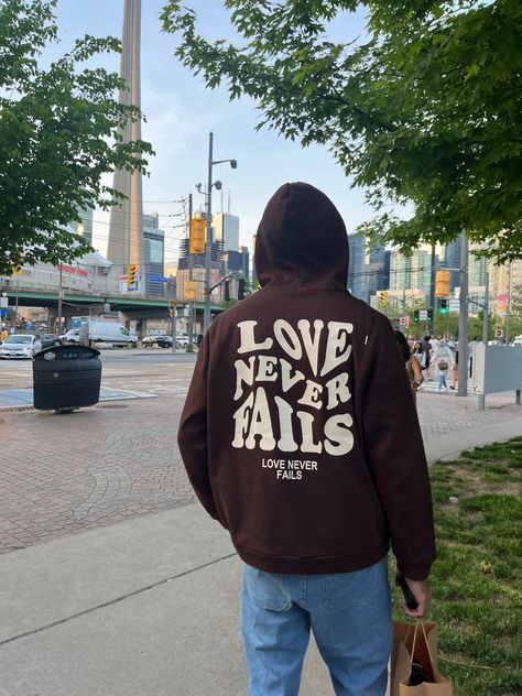 Brown Hoodie Aesthetic, Brown Hoodie Outfit, Toronto Aesthetic, Hoddies Outfits, Toronto Nightlife, Graphic Hoodies Aesthetic, Winter Retreat, Hoodies Aesthetic, Brown Hoodie