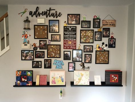 Disney Wall Collage, Disney Gallery Wall Ideas, Disney Picture Wall, Loungefly Display Ideas Wall, Loungefly Wall Display, Disney Gallery Wall, Disney Castle Collection Display, Disney Picture Frames, Disney Castle Picture Frame Wall