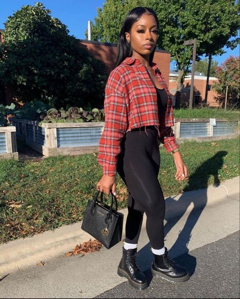 Outfit Ideas For Fall 2023, Women Doc Martens Outfits, Doc Marten Outfit Black Women, Outfit Ideas Black Women Fall, Fall Chill Outfits Black Women, Chelsea Boots Outfit Black Women, Fall Outfits Black Women Fashion Ideas, Dr Martens Fall Outfit, Flannel Outfits Black Women