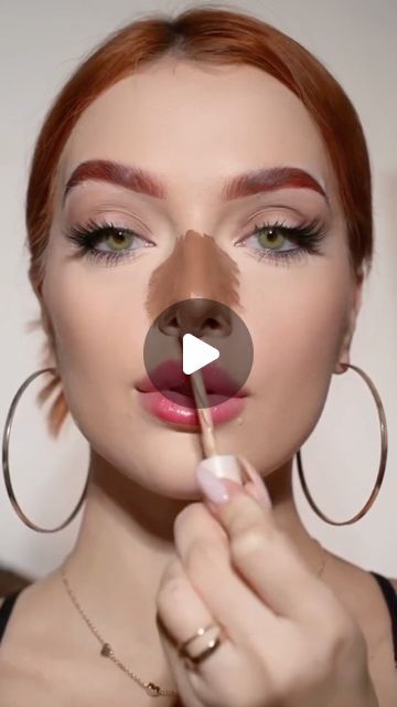 Thick Makeup Looks, Contour A Wide Nose, Wide Nose Contouring Tutorial, Nose Bump Contour, Nose Jobs Before And After, 2024 Makeup Tutorial, People Doing Makeup, Nose Contouring For Wide Nose, Contouring Tutorial Video