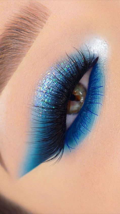 Sparkly Eye Makeup, Maquillage Yeux Cut Crease, Eye Makeup Images, Prom Eye Makeup, Christmas Makeup Look, Eye Makeup Pictures, Smink Inspiration, Beautiful Eye Makeup, Eye Makeup Designs