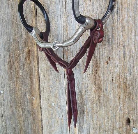 SBH05 Latigo Snaffle Bit Hobble Vaquero Horsemanship, Western Bridles, Snaffle Bit, Cowboy Gear, Equestrian Helmet, Western Tack, Horse Equipment, Horse Gear, Western Riding