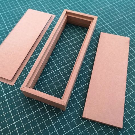 Pencil case series vol. 2 6mm cardboard as material. And small magnets are installed. 190mmx70mmx30mm #cardboardcrafts #cardboard #stationery # pencilcase #diy Cardboard Paper, Diy Cardboard, Cardboard Crafts, Small Magnets, Vol 2, Pencil Case, Magnets, Pencil, Stationery