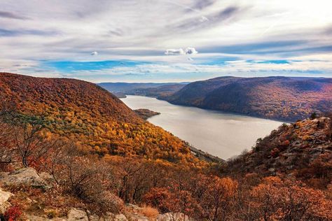 Some of the best hikes near NYC for a day trip or overnight trip including hiking trails near NYC using only public transportation! Brooklyn Guide, Bear Mountain, Public Transportation, Appalachian Trail, Best Hikes, Day Hike, Weekend Trips, Great View, Public Transport