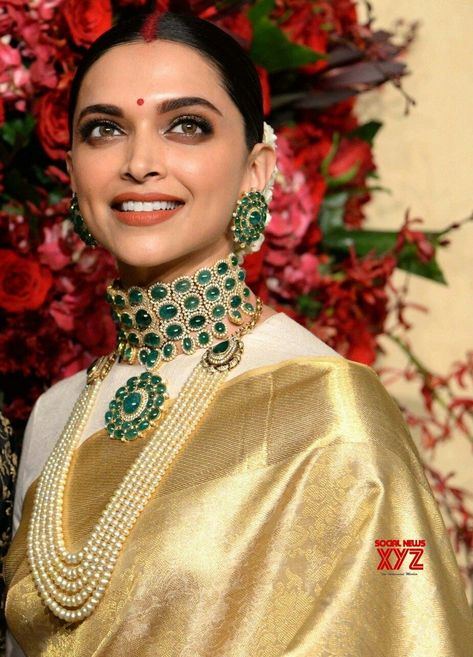 Deepika Padukone Saree, Deepika Ranveer, India Textiles, Golden Saree, Bridal Jewellery Inspiration, Deepika Padukone Style, Choker Designs, Bridal Fashion Jewelry, Wedding Hijab