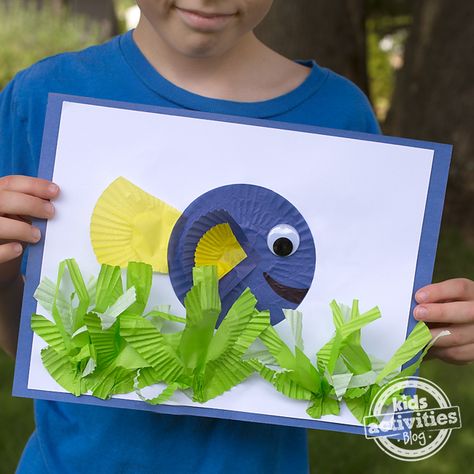 Finding Dory Cupcake Liner Craft Finding Dory Cupcakes, Finding Dory Crafts, Cupcake Liner Crafts, Dory Birthday, Dory Party, Cupcake Paper, Alphabet Crafts, Sea Crafts, Fish Crafts