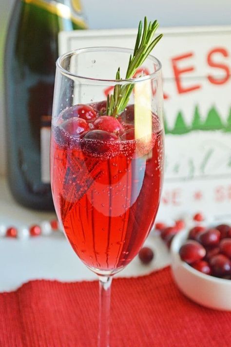 Enjoy a delicious Cranberry Mimosa anytime you're feeling festive, but especially for Christmas and the New Year! Our recipe is so easy to make individually or by the pitcher. Be sure to garnish your drink with some fresh cranberries and a sprig of rosemary. #cranberrymimosa #mimosarecipes #mimosas #champagne #champagnecocktails Cranberry Mimosa Recipe, Cranberry Mimosas, Cranberry Fizz, Resep Koktail, Cranberry Mimosa, Cranberry Juice Cocktail, Mimosa Recipe, Cranberry Cocktail, Holiday Brunch