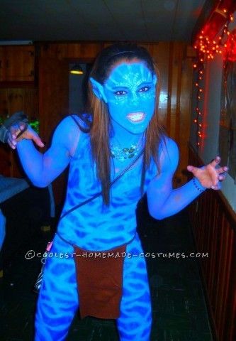 Hey Guys! I love the movie Avatar and decided to do a homemade version of the female Avatar costume, since the store brand doesn\'t have sizes tha Avatar Costume, Diy Girls Costumes, Avatar Halloween, Avatar Cosplay, Homemade Costumes, Female Avatar, Tall People, Halloween Outdoor, Halloween Costume Contest