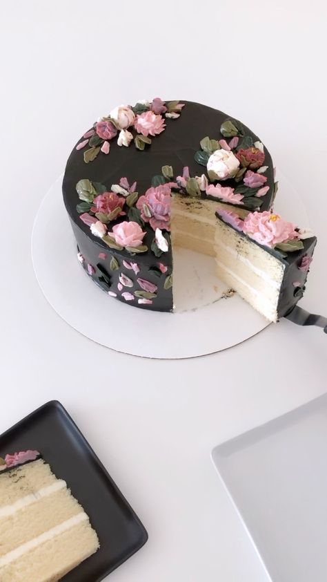 20th Cake, Buttercream Peony, Piped Flowers, Comic Cake, Peony Cake, Decorating Frosting, Aesthetic Cake, Mini Torte, Cake Aesthetic