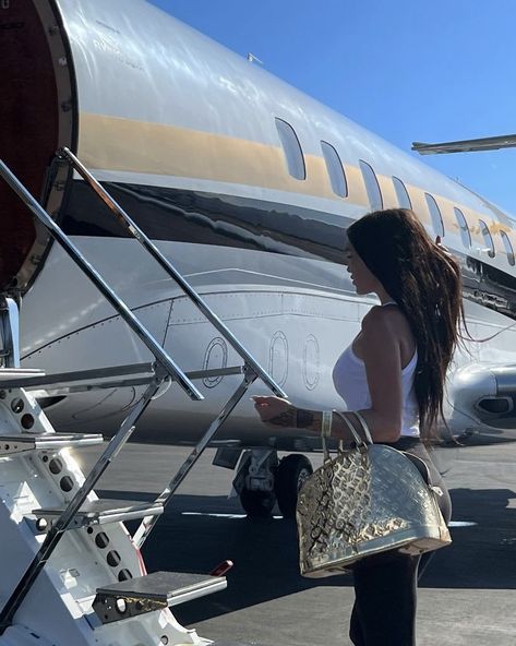 Jet Privé, Airport Aesthetic, Private Plane, Super Rich Kids, Aesthetic Lifestyle, Rich Lifestyle, Luxury Lifestyle Dreams, Luxe Life, Jet Lag