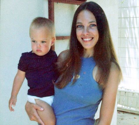 Angelina Jolie and her mother Marcheline Bertrand Angelina Jolie Mom, Angelina Jolie Mother, Marcheline Bertrand, John Voight, Brad And Angelina, Brad Pitt And Angelina Jolie, Jolie Pitt, Young Celebrities, Celebrity Families