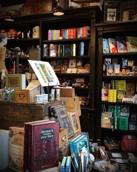 10 Hidden Gem Stores To Shop In Toronto Shopping In Toronto Canada, Toronto Bookstore, Toronto Activities, Toronto Cafe, Toronto Trip, Toronto Shopping, Hidden Library, 2024 Manifestations, Dream Boards