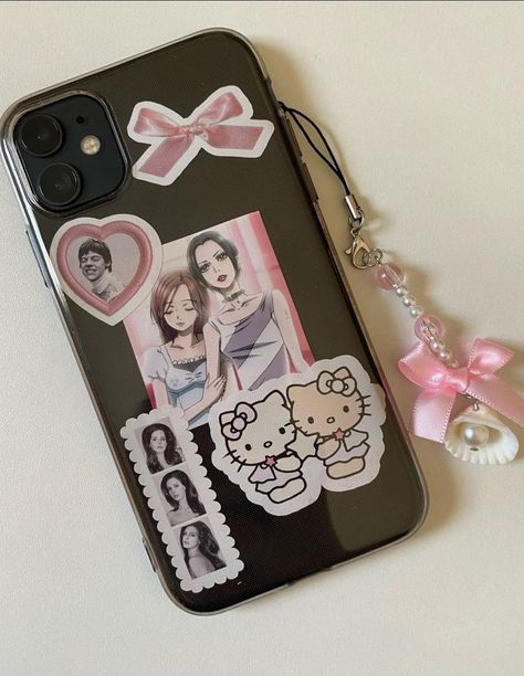 Clear Phone Case Ideas Hello Kitty, Cute Custom Phone Case Ideas, Decorating Phone Cases Diy Stickers, Diy Casing Phone Ideas, Nana Anime Phone Case, Sticker Case Aesthetic, Clear Phone Case Design Diy, Phone Case Decoration Stickers, Sticker Phone Case Aesthetic