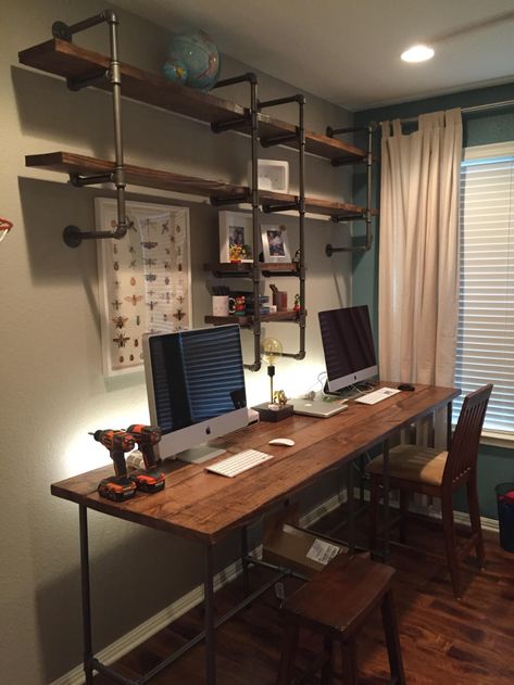 Custom desk & shelves made from wood ... Free Desk, Diy Office Desk, Mesa Home Office, Diy Computer Desk, Office Desk Designs, Pipe Desk, Free Computer, Office Shelving, Desk Diy