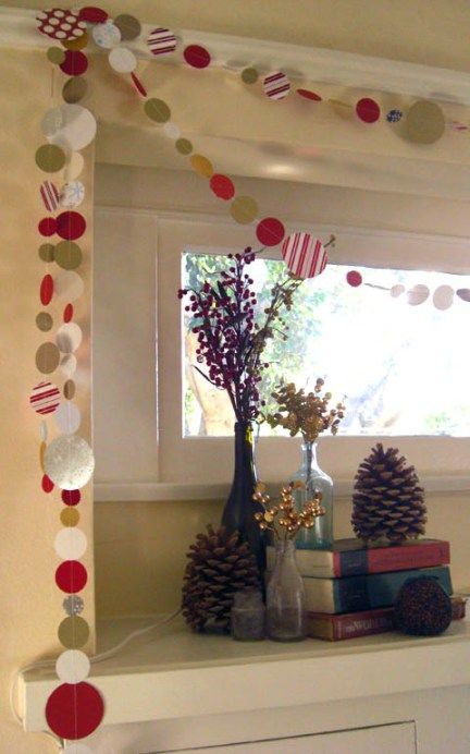 paper garland Autumn Blouses, Christmas Decor Diy Cheap, Nail Christmas, Cheap Christmas Diy, Diy Christmas Garland, Christmas Decorations Cheap, Paper Christmas Decorations, Holiday Nail, Unique Christmas Decorations