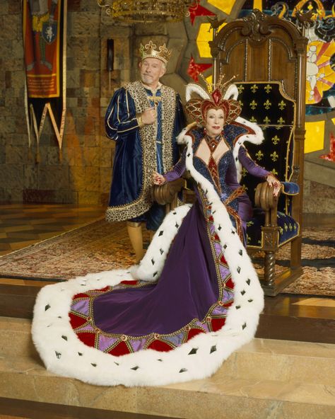 Carol Burnett as Queen Aggravain in "Once Upon a Mattress" (2005) Queen Aggravain, Dark Purple Gown, Stage Costume Design, Mattress Ideas, Once Upon A Mattress, Lizzie Hearts, Disney Version, Stone Soup, Carol Burnett