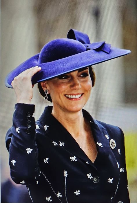 Kate Middleton wearing Princess Diana double drop sapphire and diamond earrings. Screenshot by Annoth #annoth49 #annoth Uploaded by www.1stand2ndtimearound.etsy.com Kate Middleton Hats, Sapphire And Diamond Earrings, Princess Of Wales, Princess Diana, Kate Middleton, Wales, Diamond Earrings, Sapphire, How To Wear