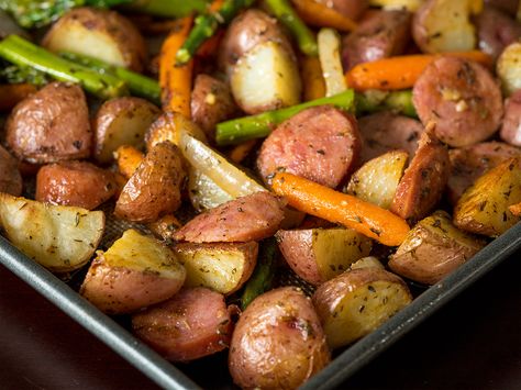 Kielbasa Veggie Sheet Pan Dinner Horizontal 4 Kielbasa Dinner, Veggie Sheet Pan, Sausage Meals, Oven Dinners, Kielbasa And Potatoes, Polska Kielbasa, American Goulash, Potatoes Tomatoes, Veggie Recipe