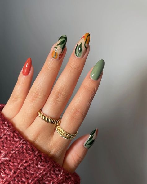 14.7k Likes, 105 Comments - emily • chez nails (@bycheznails) on Instagram: “pr • Fall abstract inspired by @tessa.lyn.nails 🍁 Really love these colors together!  👡…” Nail Ideas Abstract, Retro Nails Vintage, Mail Inspo, Abstract Nails, Unghie Sfumate, Spring Nail Trends, Her Nails, Nail Style, Nails 2023