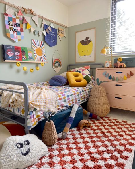 Morning! 💛 Colourful and busy doesn’t need to be overwhelming in a kids room, just choose a neutral wall colour and add all the fun accessories! 🌈 I’m no expert, but I do love styling up a kids room that appeals to them, but also our own sense of what we love to have in a home. When I started Velveteen Babies there was a massive gap in the market for design led kids decor, and now there’s so much magic out there! A colourful garland (or two 😉) definitely helps pull colour schemes together. H... Colourful Childrens Bedroom, Colourful Boys Bedroom, Colorful Toddler Room, Fun Boys Room, Cozy Kids Bedroom, Unisex Bedroom Kids, Colourful Kids Bedroom, Colourful Kids Room, Orange Kids Rooms