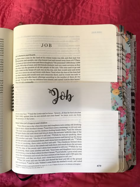 Bible tabs... chapter names printed on vellum and coded with washi tape Washi Tape Bible Tabs Diy, Diy Bible Tabs Ideas, Washi Tape Bible, Bible Tabs Ideas, Lds Scripture Study Journal, Scripture Study Journal, Mini Bible, Bible Study Template, Bible Journal Notebooks