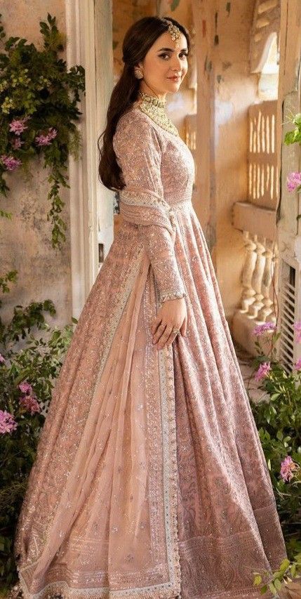 Chiffon Anarkali, Yumna Zaidi, Pakistani Designer Clothes, Pakistani Dresses Online, Desi Wedding Dresses, Asim Jofa, Pakistani Fancy Dresses, Beautiful Pakistani Dresses, Embroidered Sleeves