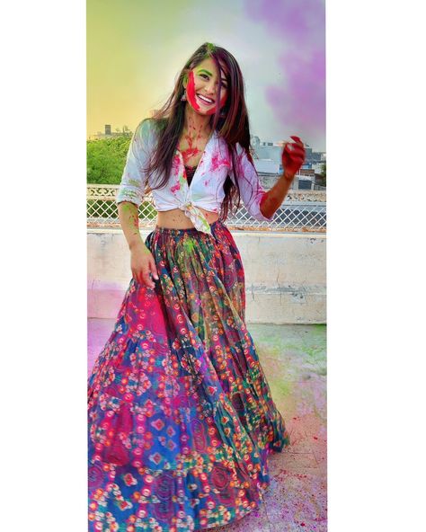 Holi Outfit Ideas Indian Women, Holi Look For Women Indian, Holi Festival Outfit Indian, Holi Dress For Women, Holi Party Outfit For Women, Outfits For Holi, Holi Outfits Women Indian, Holi Look For Women, Holi Fits