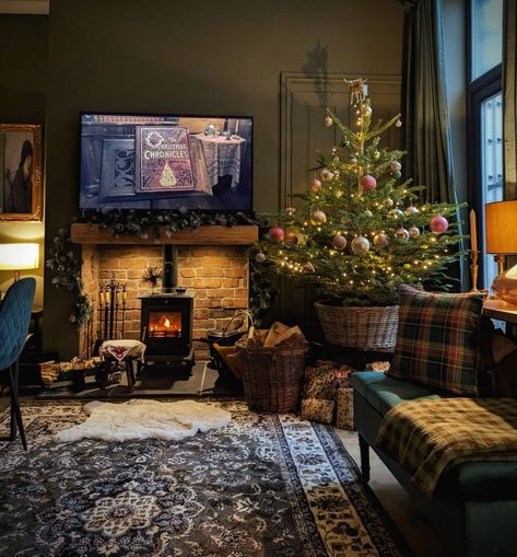 Inglenook fireplace. Open fireplace. Wood burning stove Dark Moody Dining Room, Dark And Moody Dining Room, Rustic Christmas Living Room, Christmas Tree In A Basket, English Country Living Room, Fireplace Wood Burning, Moody Dining Room, Wood Burning Stoves Living Room, Log Burning Stoves