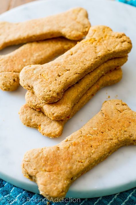 Dog Treats With Peanut Butter, Carrot Oats, Carrot Dog Treats, Dog Treats Homemade Peanut Butter, Treats With Peanut Butter, Dog Treats Homemade Pumpkin, Banana Dog Treat Recipe, No Bake Dog Treats, Peanut Butter Dog Biscuits