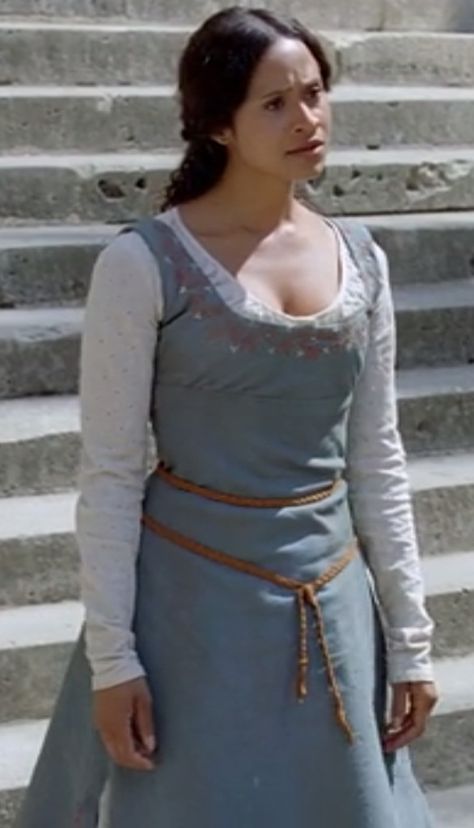 Merlin Costume, Gwen Merlin, Merlin Cosplay, Servant Of Two Masters, Midevil Dress, Witches Coven, Angel Coulby, Empire Outfit, Fantasy Au