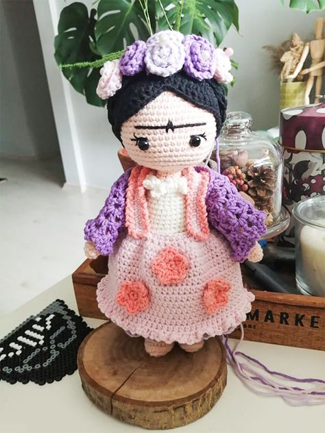 Crochet Frida Kahlo Pattern Free, Half Double Crochet Decrease, Diy Crochet Gifts, Pattern Step By Step, Double Crochet Decrease, Crochet Bookmark, Amigurumi Doll Pattern, Crochet Decrease, Crochet Animals Free Patterns