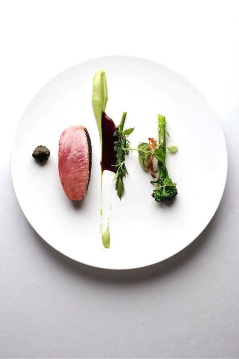 Esquisse – Tokyo - a MICHELIN Guide Restaurant Design Cibo, Michelin Star Food, Lobster Dishes, Fine Dining Recipes, Porte Decorate, Star Food, Molecular Gastronomy, White Plate, Fine Food