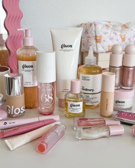 Glossier Foundation, Pink Girl Aesthetic, Gisou Hair, Rare Beauty Blush, My Healing Journey, Blush Beauty, Girl Aesthetics, Holiday Beauty, Winter Makeup