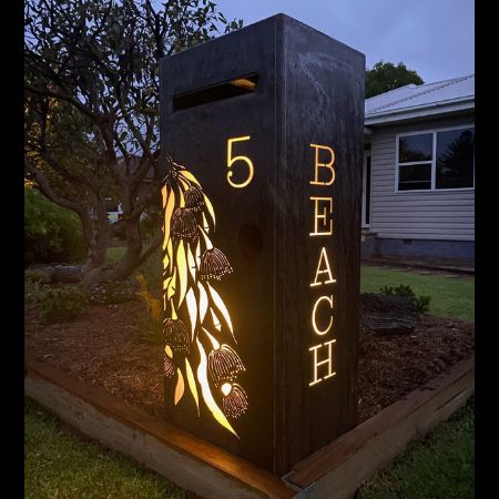 Letterbox Ideas Modern, Metal Mailbox Ideas, Diy Letterbox, Outdoor Signage Design, Letterbox Ideas, House Signage, Modern Mailbox Design, Plate Mail, Letter Box Design