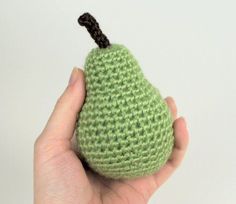 Crocheted Pear - free amigurumi crochet pattern Crochet Toys Free Patterns, Crochet Fruit, Bonnet Crochet, Trendy Sewing, Crochet Food, Crochet Amigurumi Free Patterns, Crochet Simple, Ideas Crochet, Crochet Hat Pattern